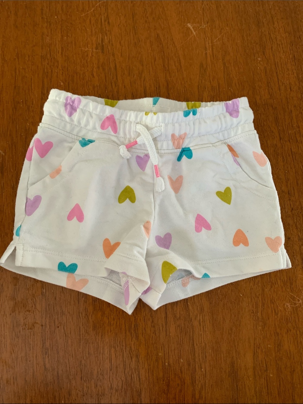 🍊5/$25 Cat & Jack White Shorts with Multicolor Heart Print size 2T